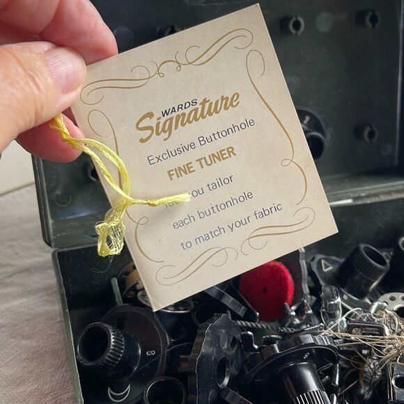 Vintage Wards Signature Sewing Machine extra parts, instruction book and quick s - Picture 3 of 13